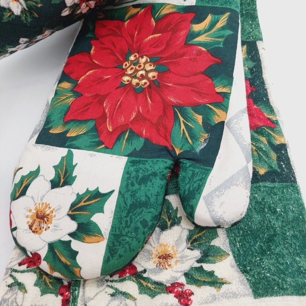 Signature Christmas 5 Piece Kitchen Set 2 Towels & Potholders 1 Mitt Poinsettia